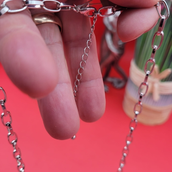 Necklaces - Picture 3 of 6